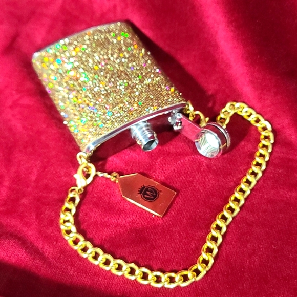 Glamorous gold glitter, flask wristlet, stainless steel, removable chain,NWT NIB - Picture 7 of 9
